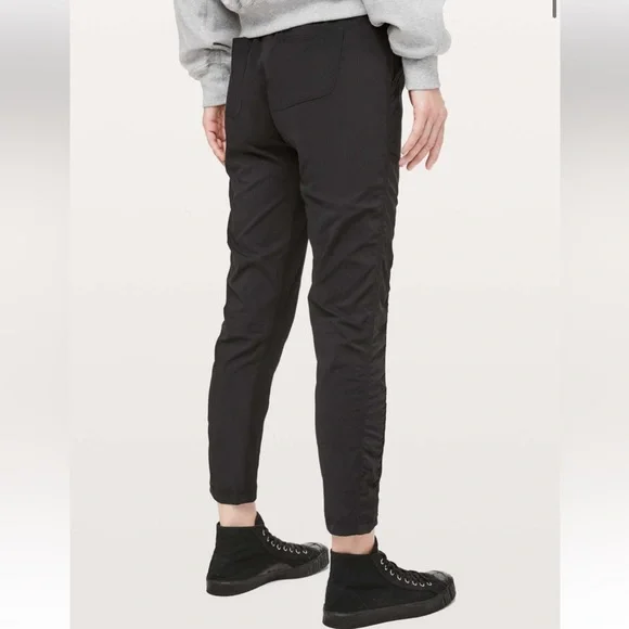 Lululemon Street to Studio Black Size 6 Women's Pants - Picture 2 of 9